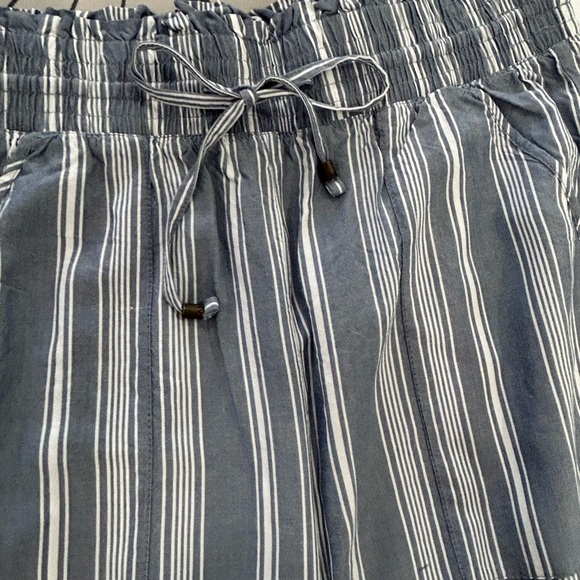💥PRICE⬇️ 
ABERCROMBIE & FITCH • Blue & White Stripe Wide leg Pants • sz Small - Picture 6 of 11